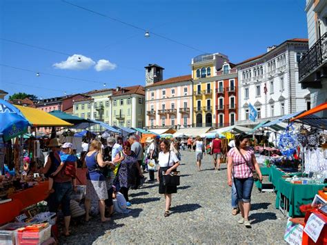 markt in locarno|Market in Piazza Grande